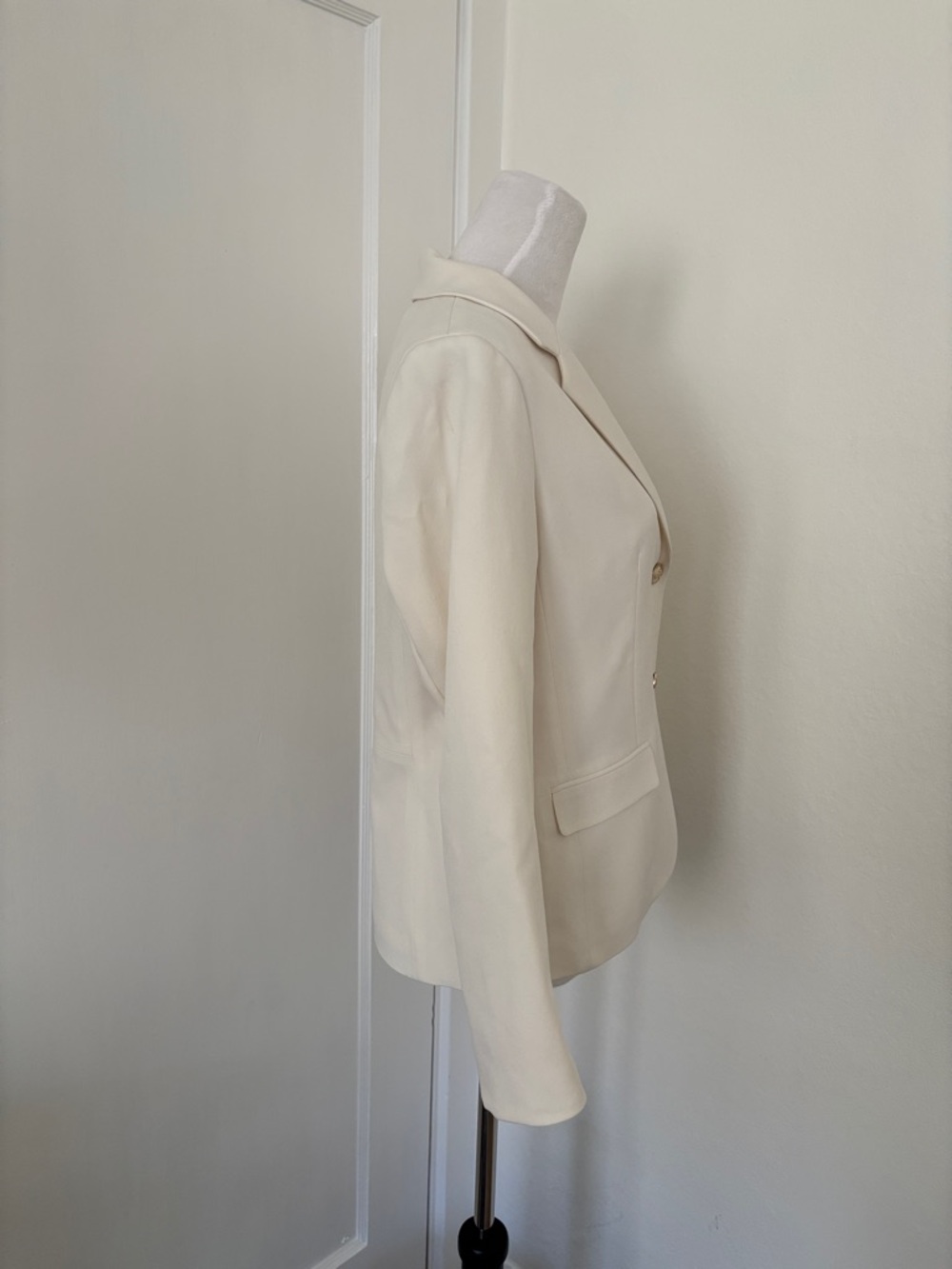 Kasper Two-Button Vanilla Ice Blazer Size 4 - Picture 4 of 6